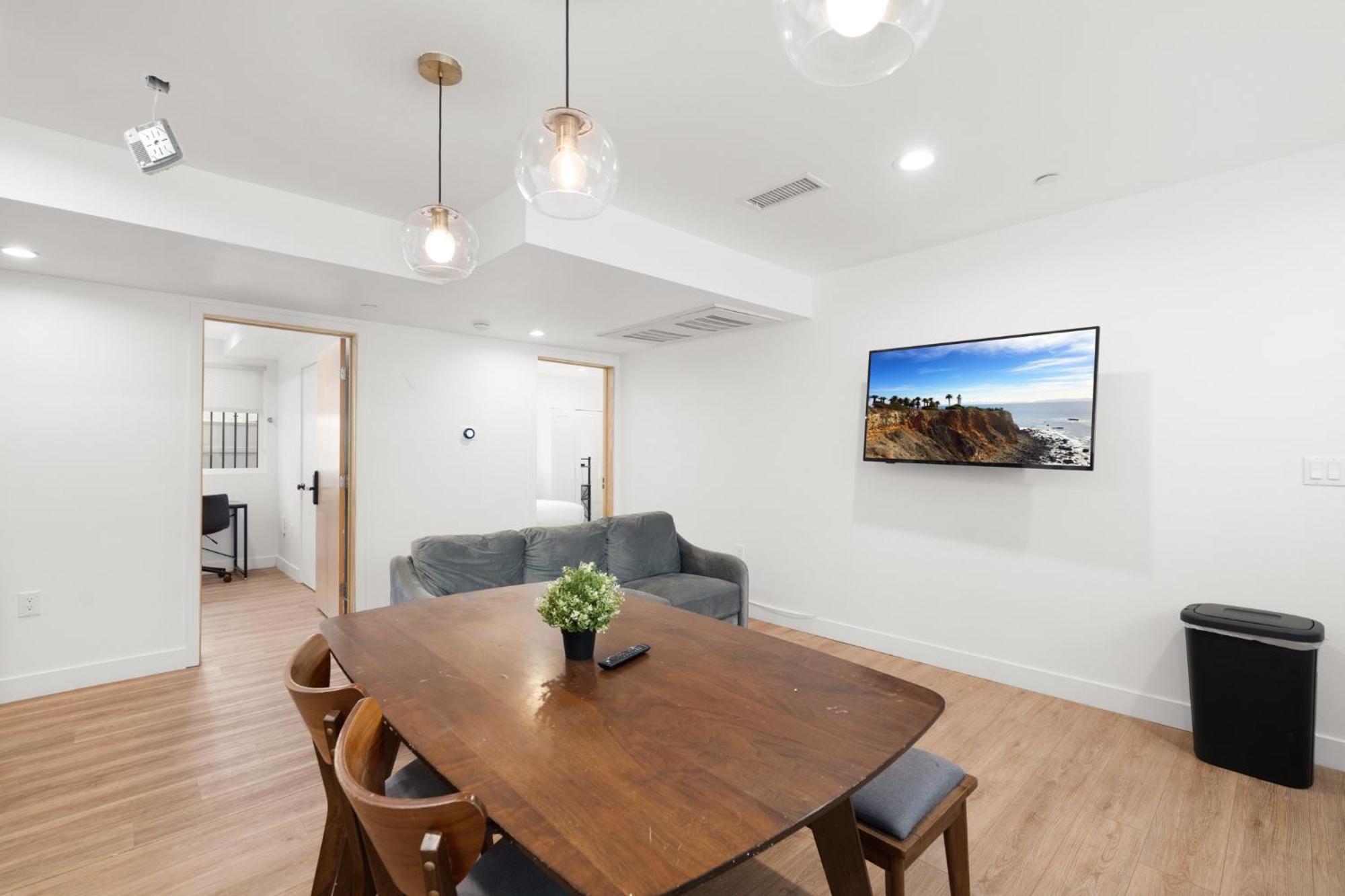 Charming Urban Retreat Near Usc In La- Private Room With Share Living Room With Kitchen 로스앤젤레스 외부 사진