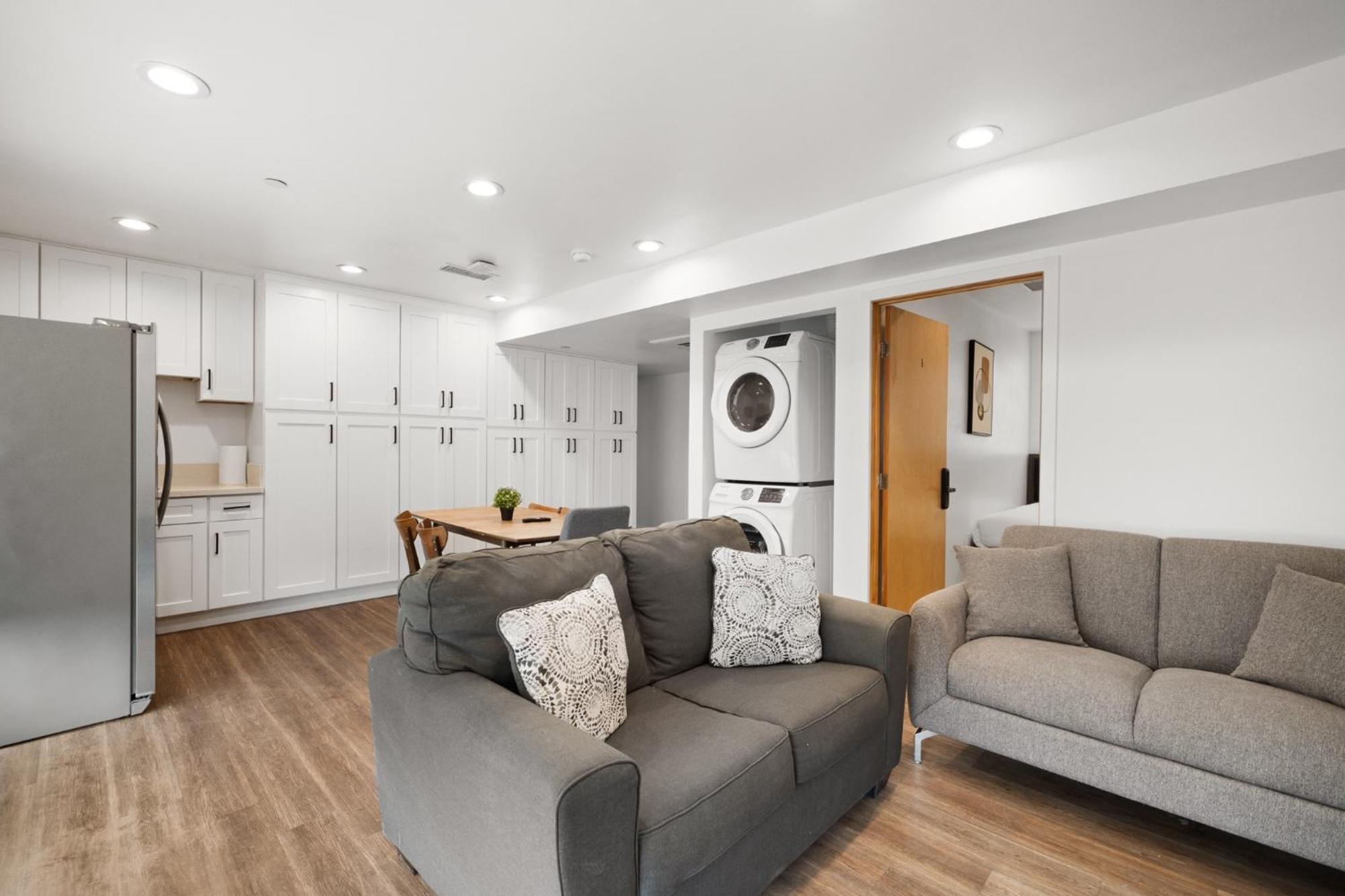 Charming Urban Retreat Near Usc In La- Private Room With Share Living Room With Kitchen 로스앤젤레스 외부 사진