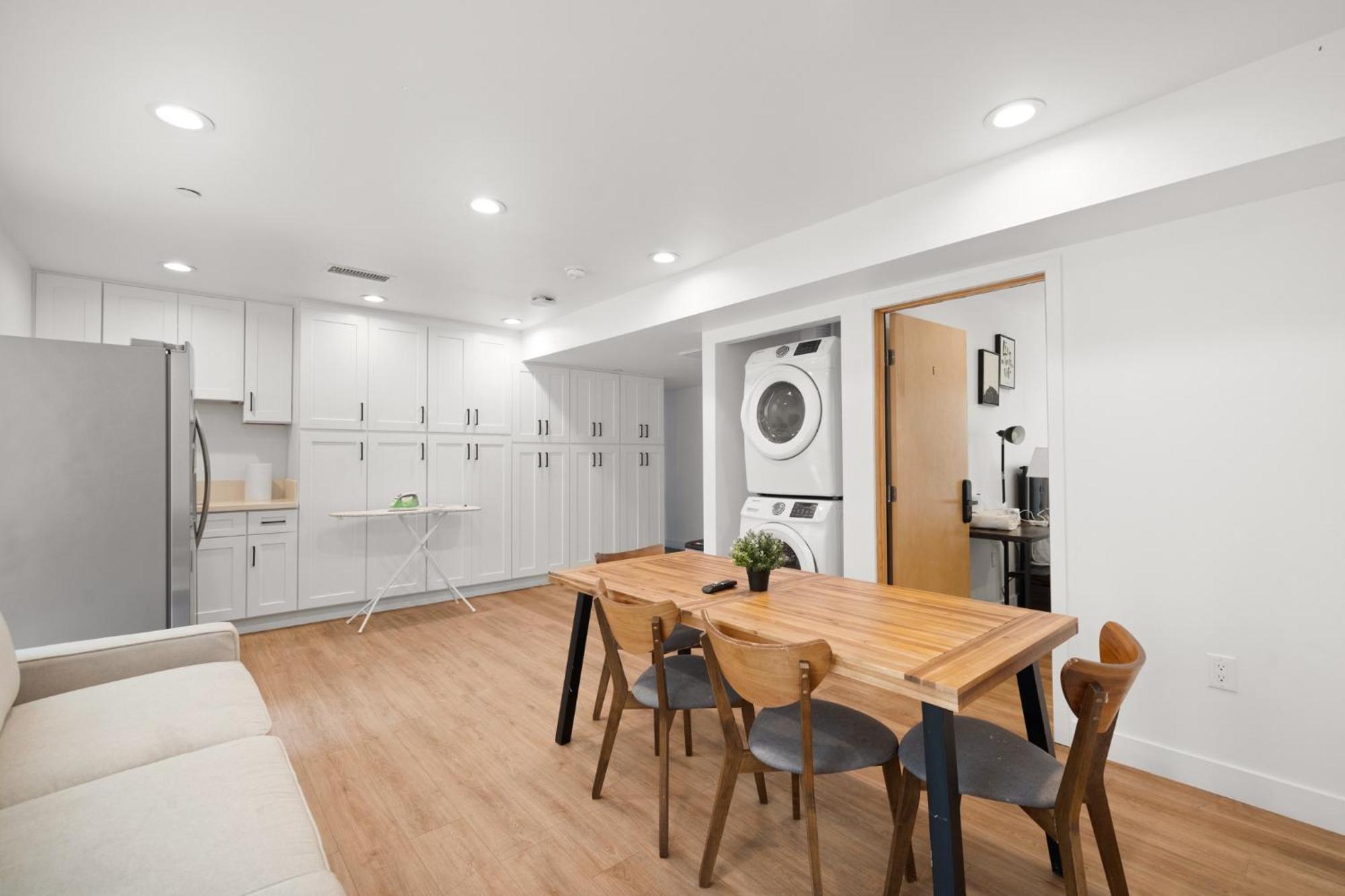 Charming Urban Retreat Near Usc In La- Private Room With Share Living Room With Kitchen 로스앤젤레스 외부 사진